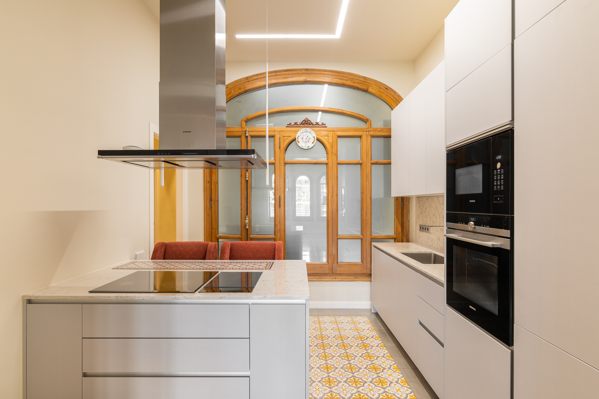 Kitchen with island and Siemens appliances